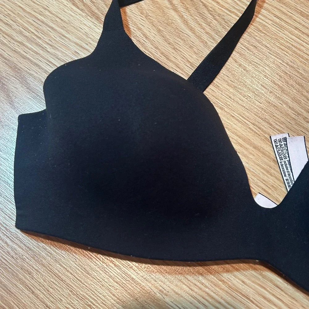 Victoria's Secret T-Shirt Bra Black Wireless Lightly Lined Seamless 34C